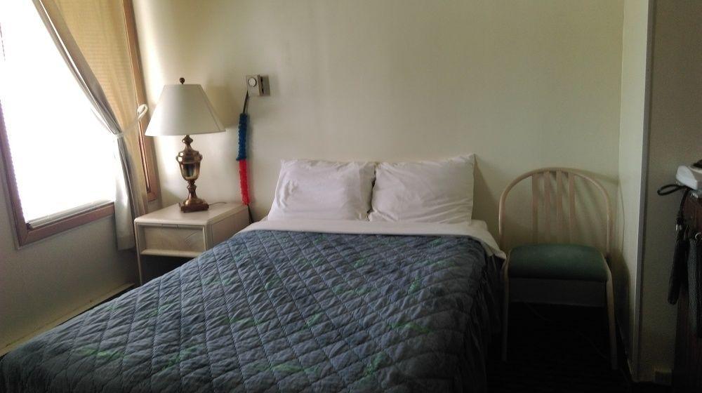 Bay Lake Inn - Frontiersman Motel Latchford Dış mekan fotoğraf