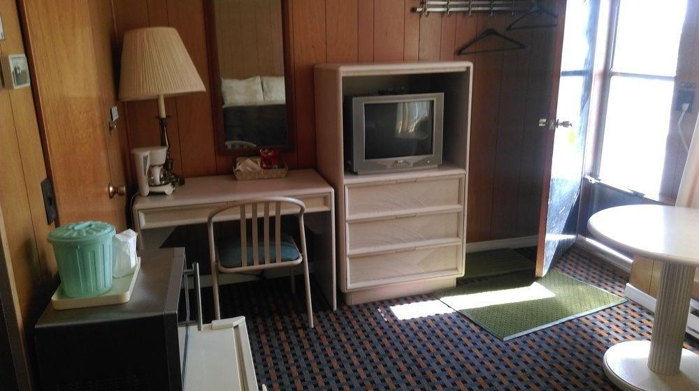 Bay Lake Inn - Frontiersman Motel Latchford Dış mekan fotoğraf