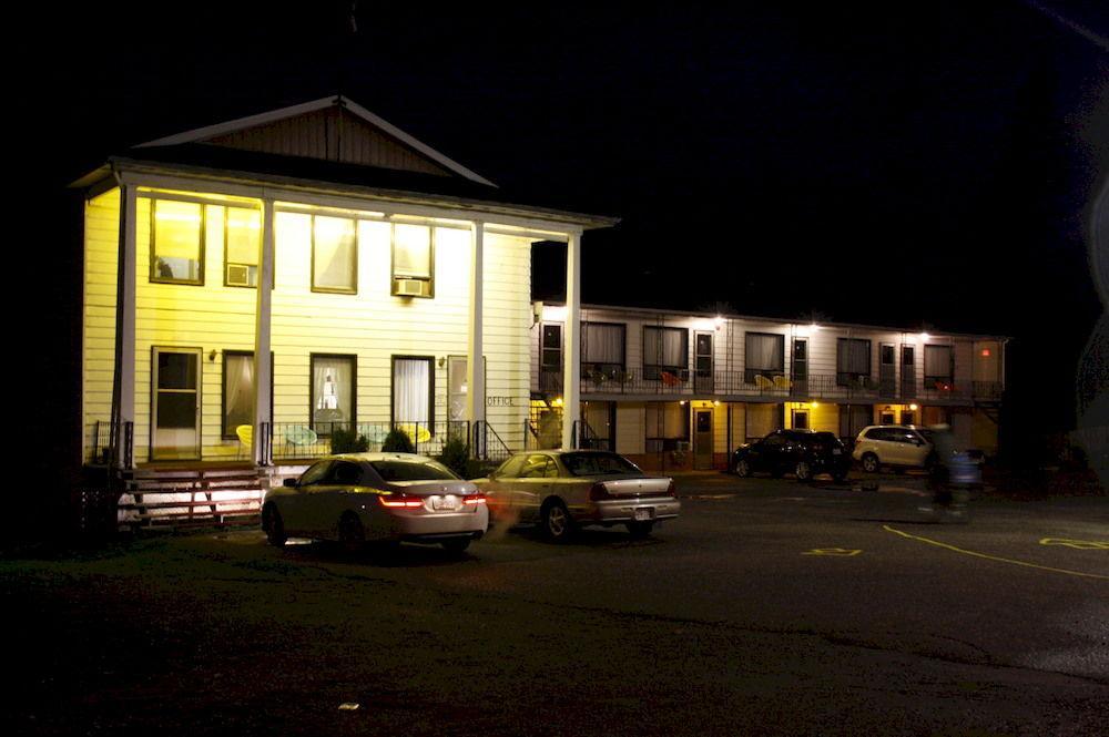 Bay Lake Inn - Frontiersman Motel Latchford Dış mekan fotoğraf