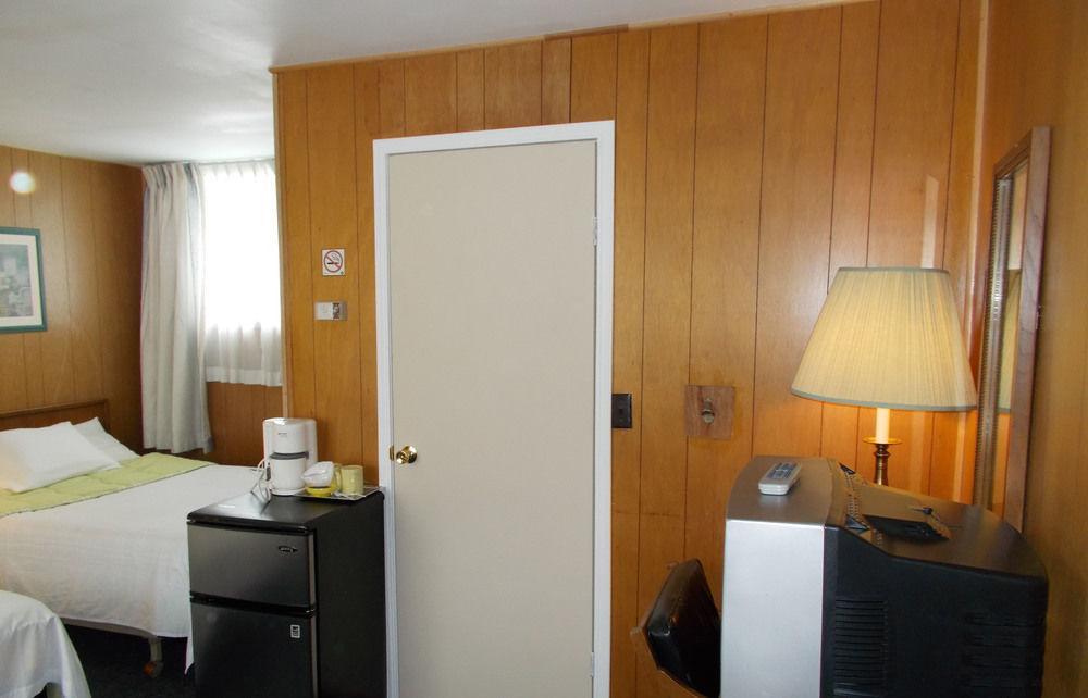 Bay Lake Inn - Frontiersman Motel Latchford Dış mekan fotoğraf