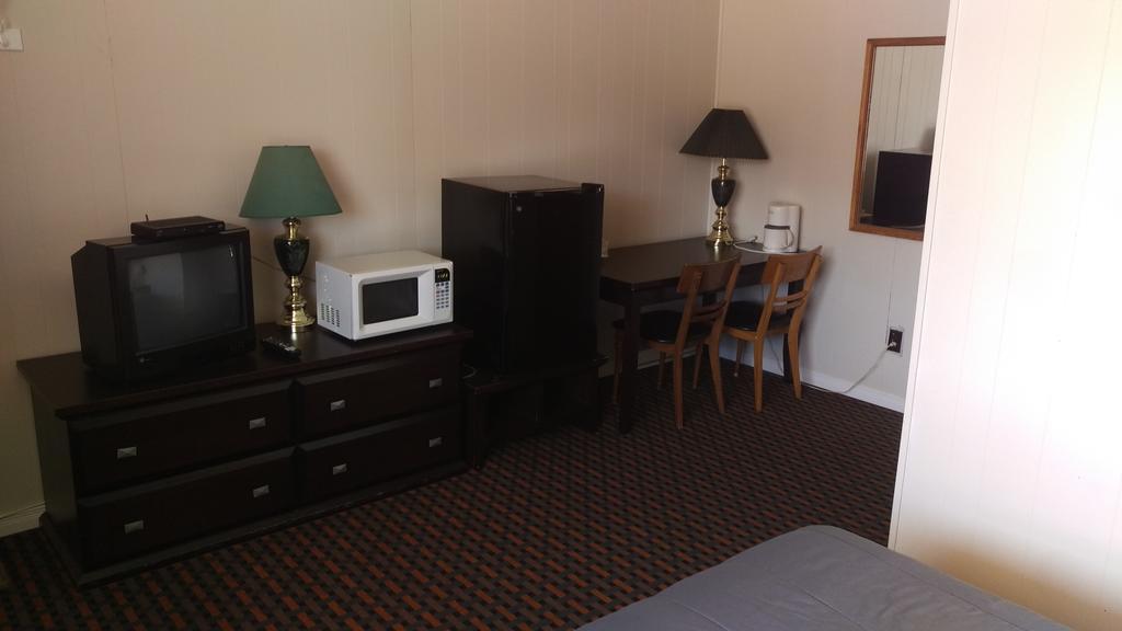 Bay Lake Inn - Frontiersman Motel Latchford Dış mekan fotoğraf