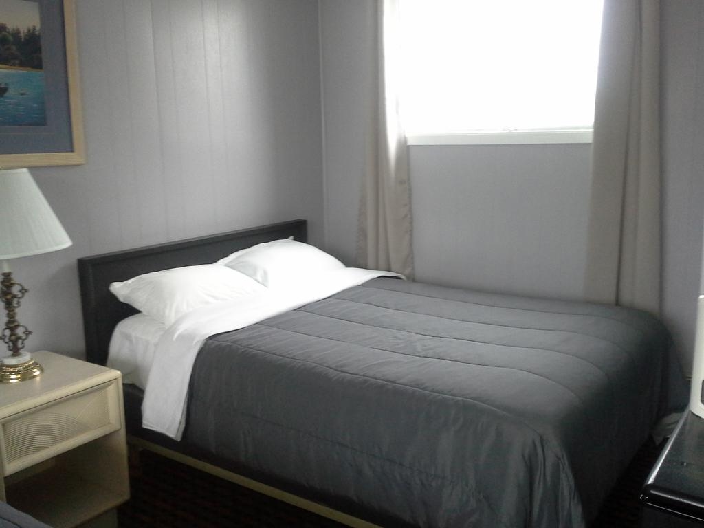 Bay Lake Inn - Frontiersman Motel Latchford Dış mekan fotoğraf
